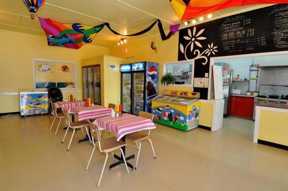 Отель Camping & Chalets De La Demi-Lieue Сен-Жан-Пор-Жоли Экстерьер фото